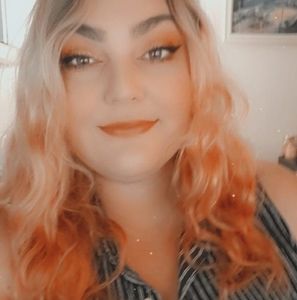 Meet your Posher, Whitney